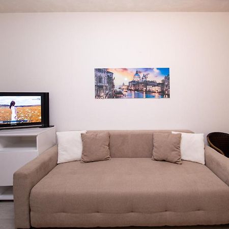 Apartment Studio Premier Rafailovici Luaran gambar