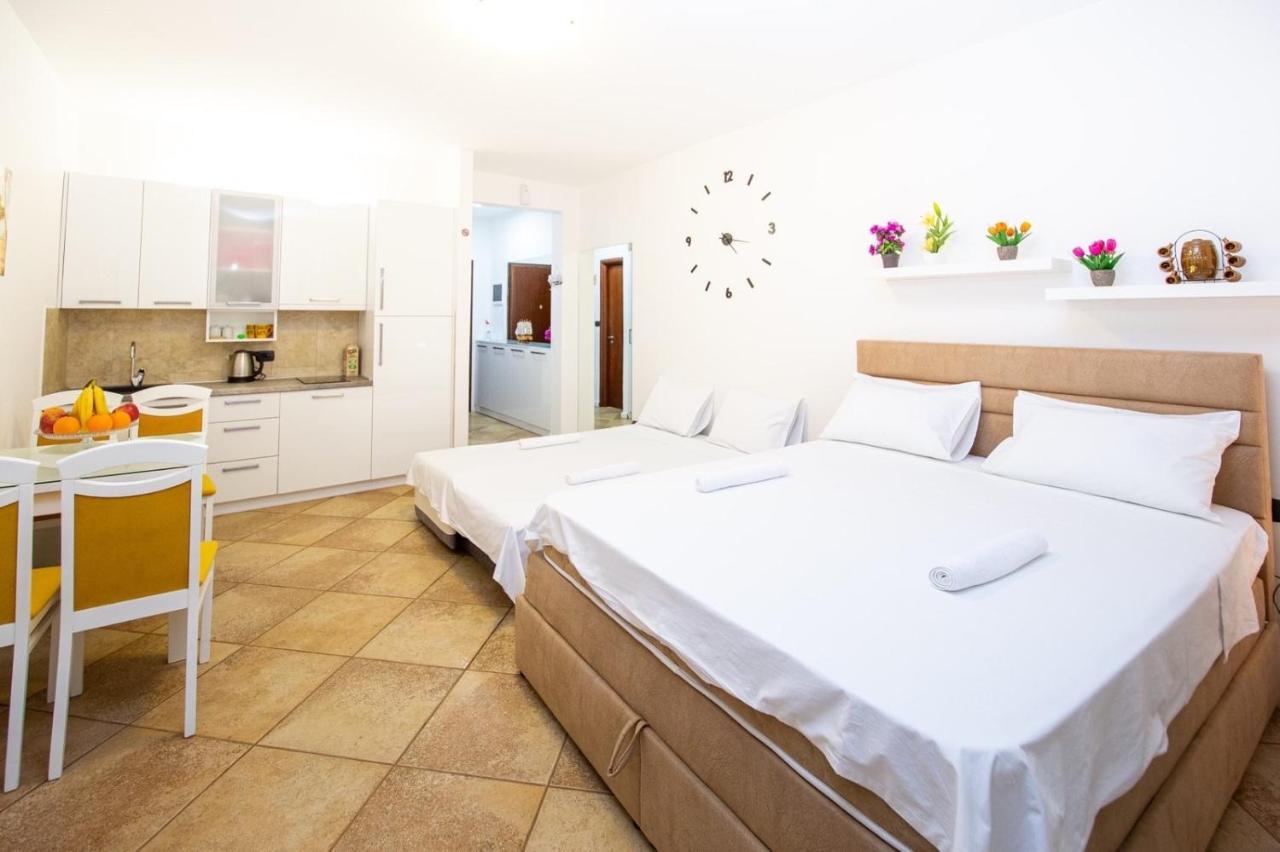 Apartment Studio Premier Rafailovici Luaran gambar