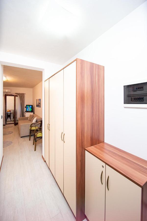 Apartment Studio Premier Rafailovici Luaran gambar