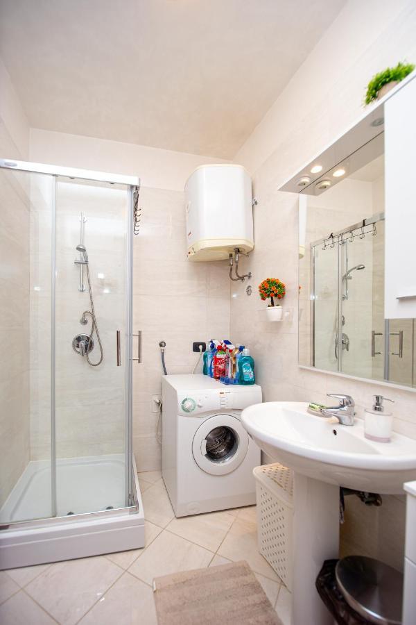 Apartment Studio Premier Rafailovici Luaran gambar